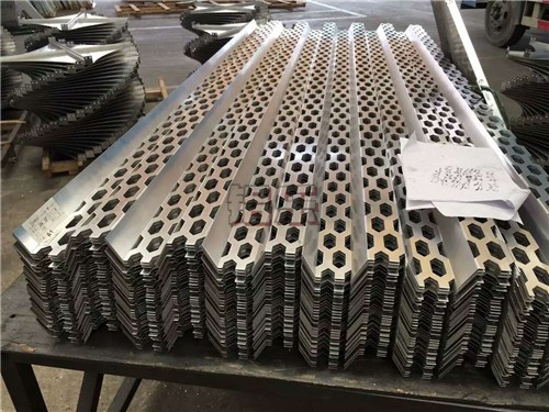 铝乐建材公司教您快速的订购高品质包柱铝单板